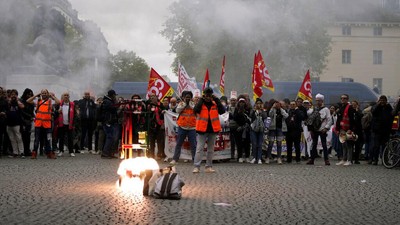 Inflasi Gila-gilaan, Buruh di Prancis Mogok Massal