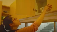 Dewi Perssik juga memiliki dua dapur, yang satu disebutnya sebagai dapur kotor dengan empat kompor tungku sekaligus. Foto: YouTube
