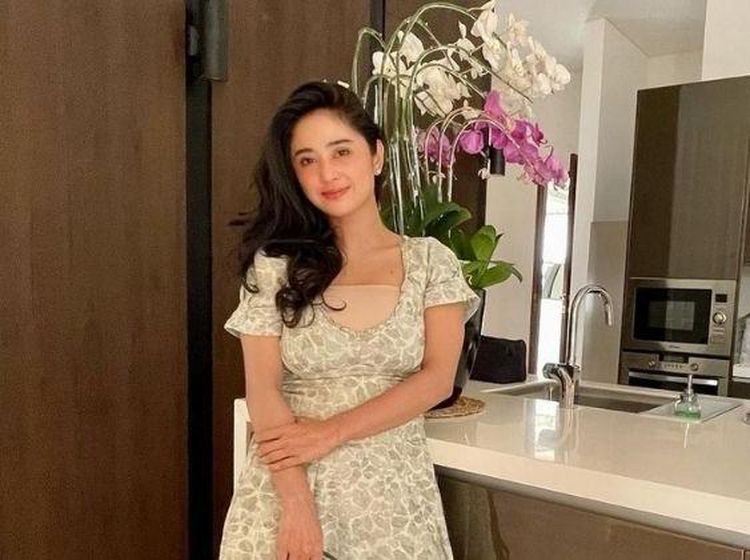 Bernuansa Cokelat, Ini 10 Sudut Dapur Dewi Perssik yang Nyaman