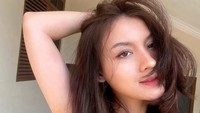 Potret manis Dini Hanipah. (Foto: dok Instagram)