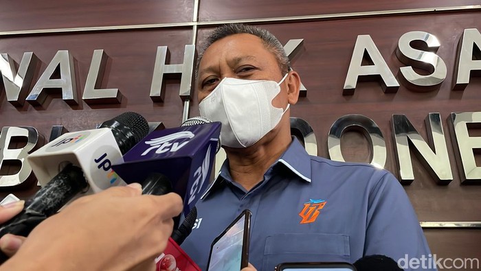 Direktur Operasional PT Liga Indonesia Baru (LIB) Sudjarno di Komnas HAM (Silvia Ng/detikcom)