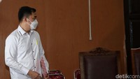 Lima terdakwa lain yang dimaksud adalah Kompol Chuck Putranto, Kompol Baiquni Wibowo, dan AKP Irfan Widyanto, Brigjen Hendra Kurnia, Kombes Agus Nurpatria Adi Purnama. Mereka didakwa dengan berkas terpisah.