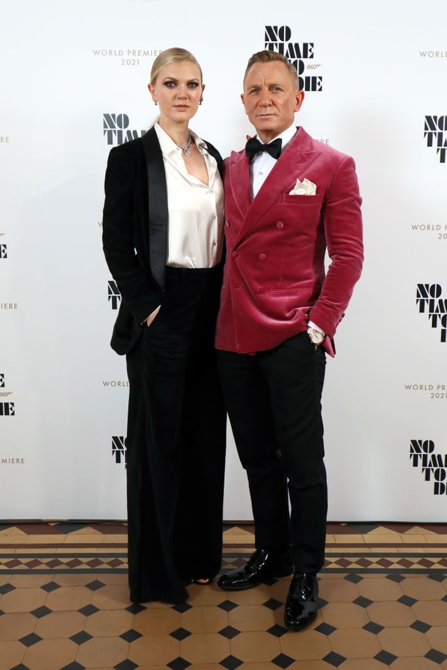 Daniel Craig jarang mengekspos sosok sang putri ke publik dengan membawanya ke acara selebriti. Baru setelah Ella Loudon dewasa mereka tampil bersama, meski sangat jarang. Salah satu itu momen tersebut terjadi saat keduanya menghadiri premier film Craig, James Bond: No Time To Die di London pada 2021. Foto: Getty Images