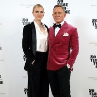 Daniel Craig jarang mengekspos sosok sang putri ke publik dengan membawanya ke acara selebriti. Baru setelah Ella Loudon dewasa mereka tampil bersama, meski sangat jarang. Salah satu itu momen tersebut terjadi saat keduanya menghadiri premier film Craig, James Bond: No Time To Die di London pada 2021. Foto: Getty Images