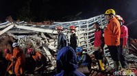 Warga Desa Sawangan, Trimo Budi (76), mengatakan tanah longsor terjadi pada Rabu (19/10) sekitar pukul 17.15 WIB. Foto: Uje Hartono/detikJateng 
