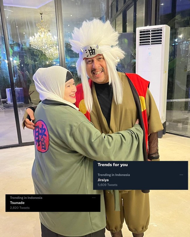 Netizen pun salut dengan ayah dan ibu Fadil Jaidi yang ikut cosplay jadi karakter Nauroto. Terlebih Pak Muh yang memakai wig dan ikat kepala ala Jiraiya. Penampilan Pak Muh pun trending di Twitter.Foto: Instagram Fadil Jaidi