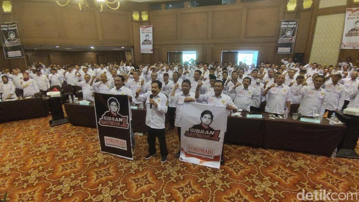Forum Mantan Aparatur Desa Indonesia (Forumadi) mendeklarasikan dukungan untuk Wali Kota Solo, Gribran Rakabuming Raka untuk maju Pemilihan Gubernur Jawa Tengah tahun 2024.