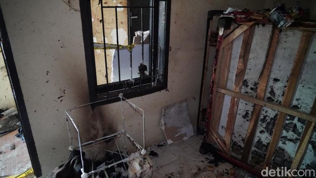 Foto-foto penampakan bekas ledakan di kamar kos staf Kejari Wajo.
