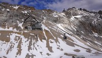 Gletser Schneeferner merupakan gletser tertinggi dan terbesar di Jerman.  