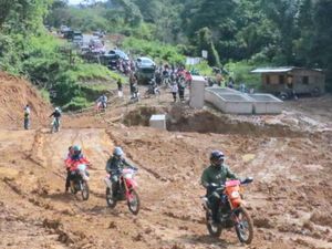 Pakai Trail, Gubernur Sumbar Tinjau Jalan Tembus Alahan Panjang-Bayang