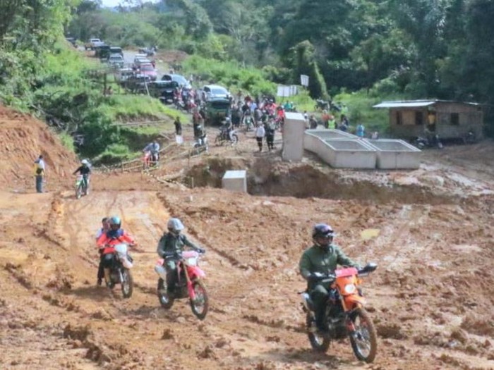 Gubernur Sumbar Cek Jalan Tembusan