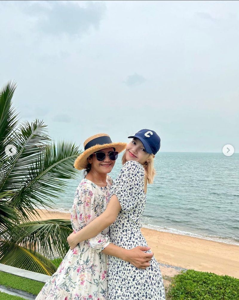 Ibu Lisa BLACKPINK Ibu Lisa BLACKPINK