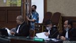 Jaksa Belum Siap, Sidang Tuntutan Benny Tjokro Ditunda