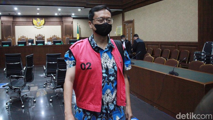 Jaksa Belum Siap, Sidang Tuntutan Benny Tjokro Ditunda Benny Tjokrosaputro sejatinya akan mendengarkan tuntutan jaksa penuntut umum dalam kasus korupsi ASABRI hari ini. Namun jaksa belum siap.