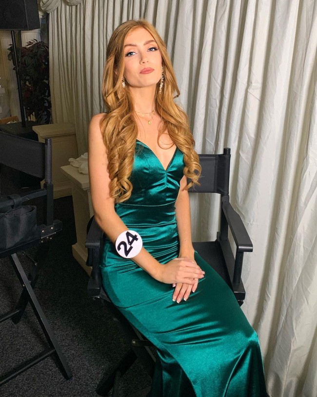 Aku mengingat lagi dan berpikir tidak banyak orang berambut merah di televisi. Aku pikir akan lebih baik jika ada seseorang di posisi itu yang berambut merah. Bahkan sampai tahun lalu tidak ada yang berambut merah di Miss World., Foto: Instagram Jessica Gagen