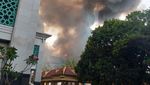 Penampakan Detik-detik Api Melalap Kubah Jakarta Islamic Center