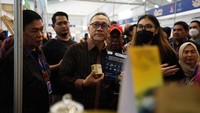 Menurut Mendag Zulkifli Hasan, saat ini masyarakat dunia menyukai produk UKM atau yang bukan diproduksi secara massal (mass product).