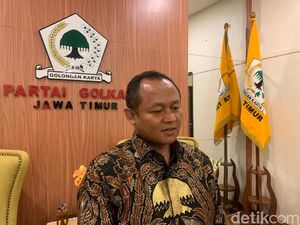 Respons Kode Jokowi, Sarmuji: Tetangga Saya Rambut Putih Tapi Mikir Utang