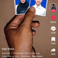 Pasangan beda usia viral di media sosial, Sigit Setya Budi dan Rini Wulandari. Ketika keduanya menuju pelaminan, Sigit mengungkapkan reaksi guru dan teman terdekatnya. Awalnya kaget dan tidak menduga jika kita berakhir dalam sebuah ikatan rumah tangga, kenangnya. Foto: Dok. TikTok @sigitsb_.