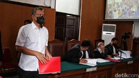 Lima terdakwa lain yang dimaksud adalah Kompol Chuck Putranto, Kompol Baiquni Wibowo, dan AKP Irfan Widyanto, Brigjen Hendra Kurnia, AKBP Arif Rachman Arifin. Mereka didakwa dengan berkas terpisah.