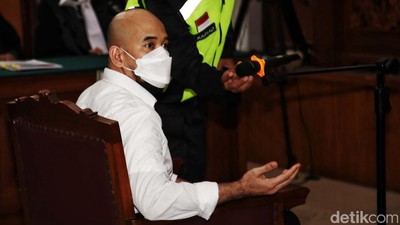 Ekspresi Kompol Baiquni Saat Didakwa Merintangi Kasus Pembunuhan Yosua