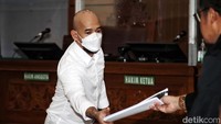 Dalam kasus ini, Baiquni didakwa dengan Pasal 49 juncto Pasal 33 dan Pasal 48 juncto Pasal 32 ayat (1) Undang-Undang Nomor 19 tahun 2016 tentang Perubahan atas Undang-Undang Nomor 11 Tahun 2008 tentang Informasi dan Transaksi Elektronik (UU ITE) juncto Pasal 55 ayat 1 ke-1 KUHP dan Pasal 233 KUHP dan Pasal 221 ayat 1 ke-2 juncto Pasal 55 ayat 1 ke 1 KUHP.