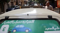 Ali al-Saeed (51) adalah seorang guru di Mesir. Ia memodifikasi kendaraannya bermerek Fiat-127 tahun 1985 menjadi mobil bertenaga listrik.