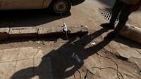 Ali mengubah mesin kendaraan tersebut karena tidak sanggup dengan kenaikan harga bahan bakar setelah Mesir menghapus subsidi bahan bakar beberapa tahun yang lalu.
