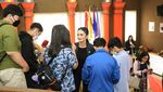 7 Potret Krisdayanti Jadi Dosen Tamu di UB, Banyak yang Ajak Foto!