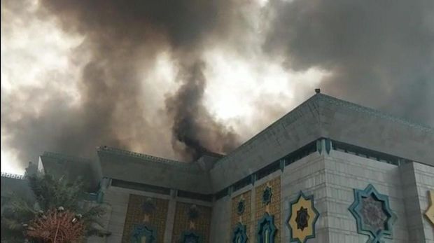 Kubah Jakarta Islamic Center (JIC) di Jakarta Utara terbakar.