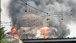 Penampakan Detik-detik Api Melalap Kubah Jakarta Islamic Center