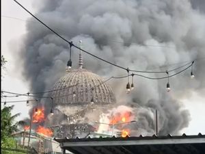 9 Fakta Ngeri Kubah Masjid Jakarta Islamic Center Ambruk Dilalap Api