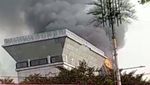 Penampakan Detik-detik Api Melalap Kubah Jakarta Islamic Center