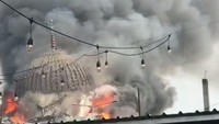Pada salah satu video, kubah ambruk. Tidak terlihat lagi bagian kubah yang berada di tengah-tengah JIC. Sementara asap hitam masih mengepul ke udara. (Dok. Istimewa)