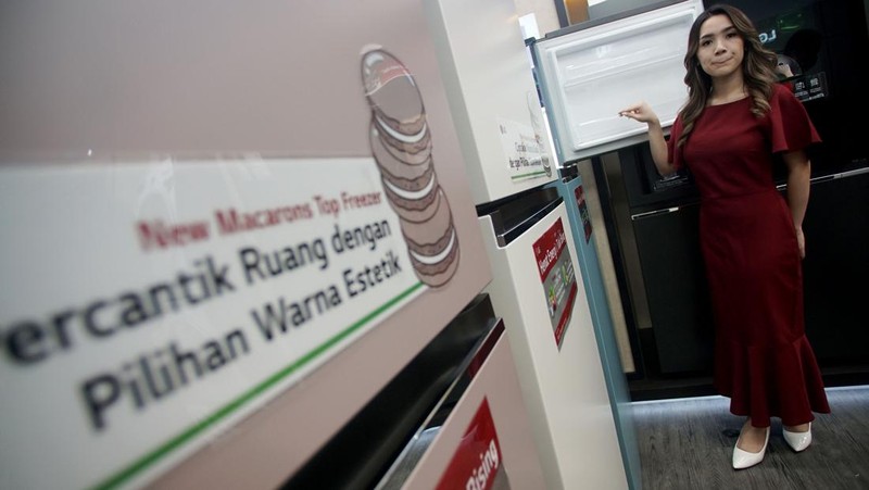 PT. LG Electronics Indonesia (LG) resmi mengumumkan ketersediaan kulkas LG Macaron untuk pasar Indonesia. Selain membawa kesegaran warna yang terinspirasi penganan manis asal Perancis, kulkas dua pintu terbaru LG ini pun membawa serta berbagai inovasi teknologi khas LG dalam tubuhnya.