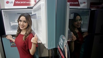 Warna yang unik sangat membawa nuansa kesegaran yang berpadu dengan inovasi teknologi serta memberinya kepiawaian guna menjaga kesegaran makanan di dapur.