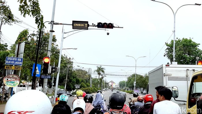Lampu merah di Simpang Pemda Karawang kini dipasangi audio peringatan