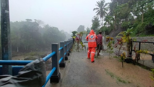 Lokasi terpeleset pegawai PDAM dan jatuh terbawa arus di dam Sungai Ayung, Banjar Uma Desa, Desa Peguyangan Kaja, Kecamatan Denpasar Utara, Kota Denpasar, Bali, Rabu (19/10/2022).