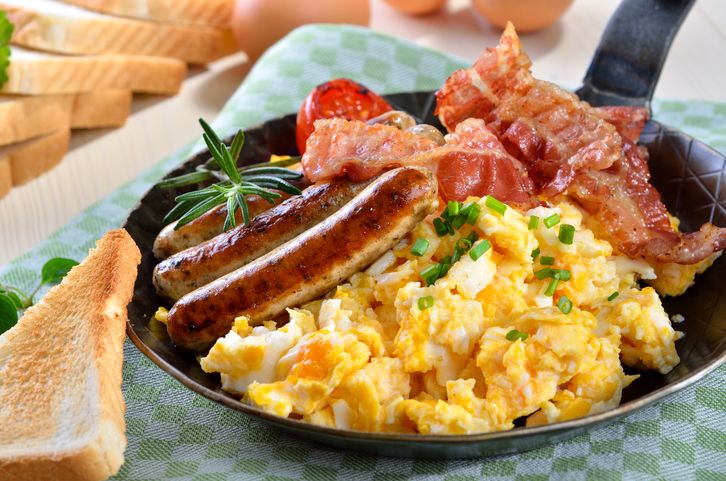 Makanan penyebab kolesterol tinggi yang patut dikurangi konsumsinya.
