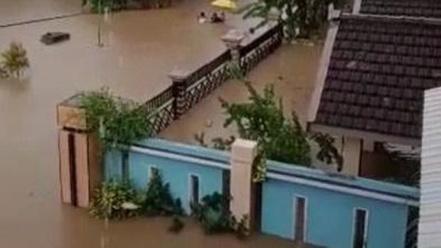 Bencana banjir dan tanah longsor melanda Trenggalek, Jawa Timur. Mari bantu para korban lewat Donasi Siaga Bencana di berbuatbaik.id.