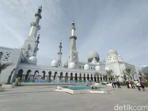 Gibran Sebut Masjid Hadiah Pangeran Arab Bisa Dipakai Akad Nikah