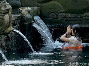 5 Kidung Dewa Yadnya yang Sering Ditembangkan