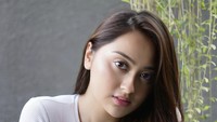 Hingga berita ini ditulis, baik Sule maupun Memes belum mengkonfirmasi isu pernikahan di antara keduanya. Memes sendiri rupanya bukan sosok baru di dunia hiburan Tanah Air. Ia seorang model, pembawa acara, dan penyanyi.