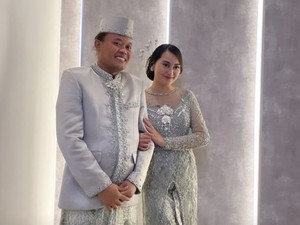 Sule Senyum-senyum Jawab Heboh Foto Pakai Baju Pengantin dengan Memes Prameswari