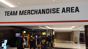 Selain itu, bisa memboyong beberapa merchandise dari tim-tim esports ternama. Foto: (Panji Saputro/detikINET).