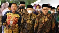 Wamen Agama Zainut Tauhid Saadi bersama Dirjen Bimas Islam Prof.De.Phil. H Kamaruddin Amin, menutup MTQ Nasional ke-29 di Astaka Utama Kiram Park, Kabupaten Banjar, Kalimantan Selatan, Selasa (18/10/2022).