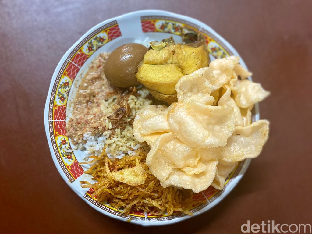 Nasi uduk gaul ibu Wiri