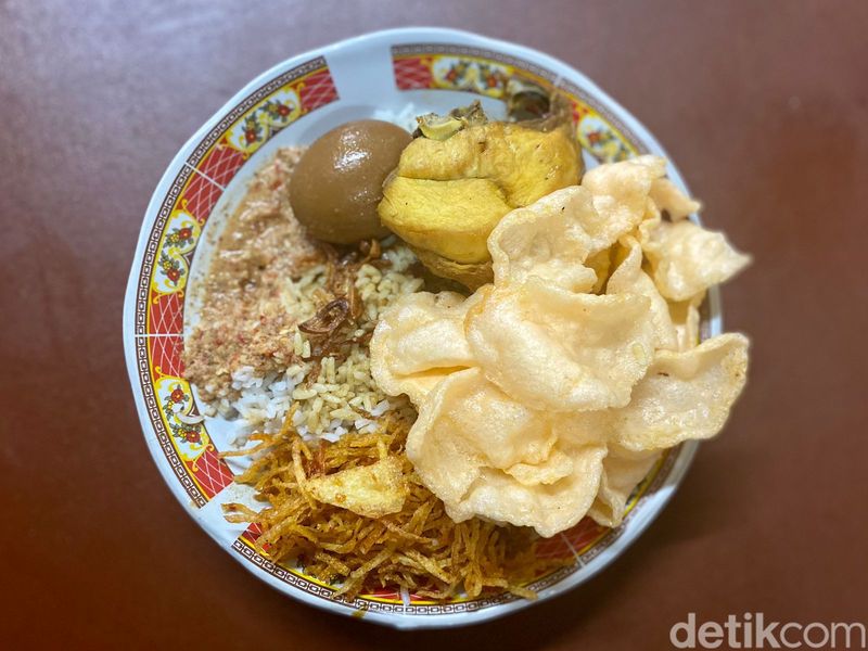 Nasi uduk gaul ibu Wiri