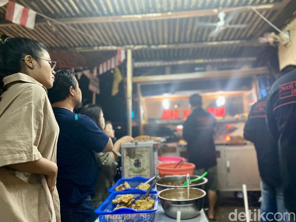 Nasi uduk gaul ibu Wiri