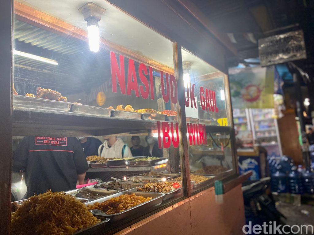 Nasi uduk gaul ibu Wiri